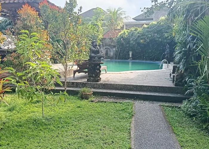 Bhuana Alit Pensión 2*